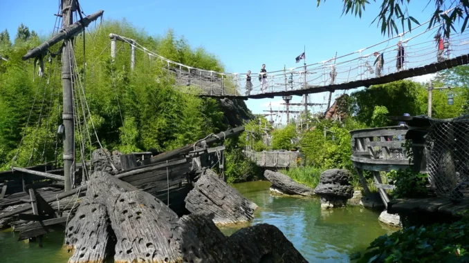 Adventure Isle caves and pathways at Disneyland Paris